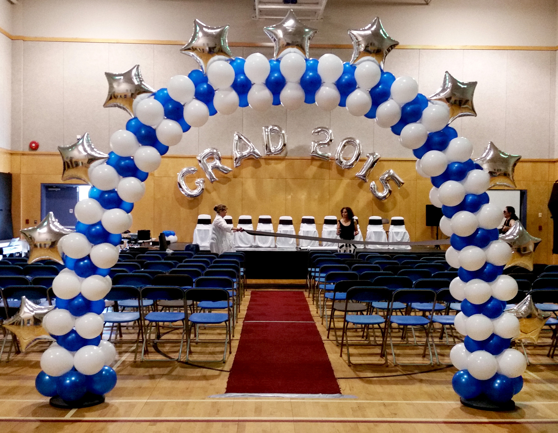 High school graduation balloon decor